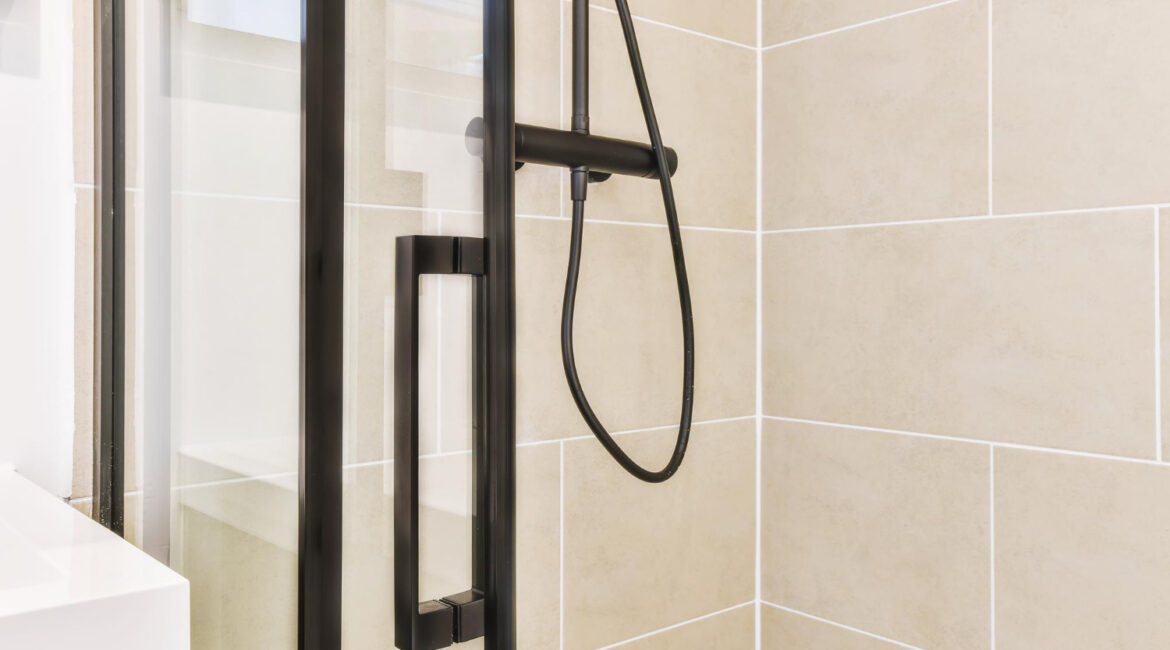 Shower Screen Broken Handle Repairs - Speedy Shower Screens