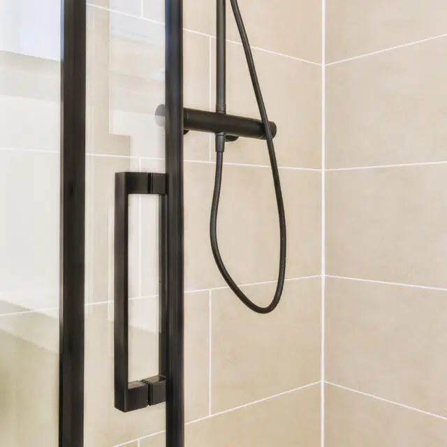 Shower Screen Broken Handle Repairs - Speedy Shower Screens