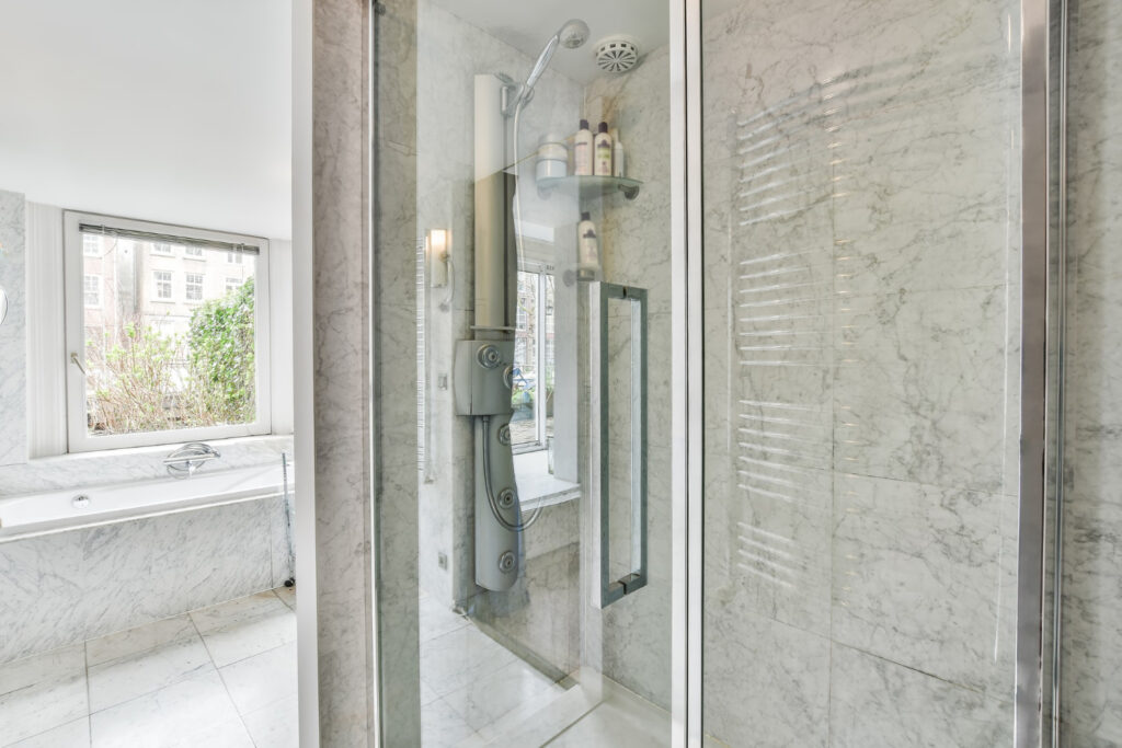 interior design beautiful elegant bathroom